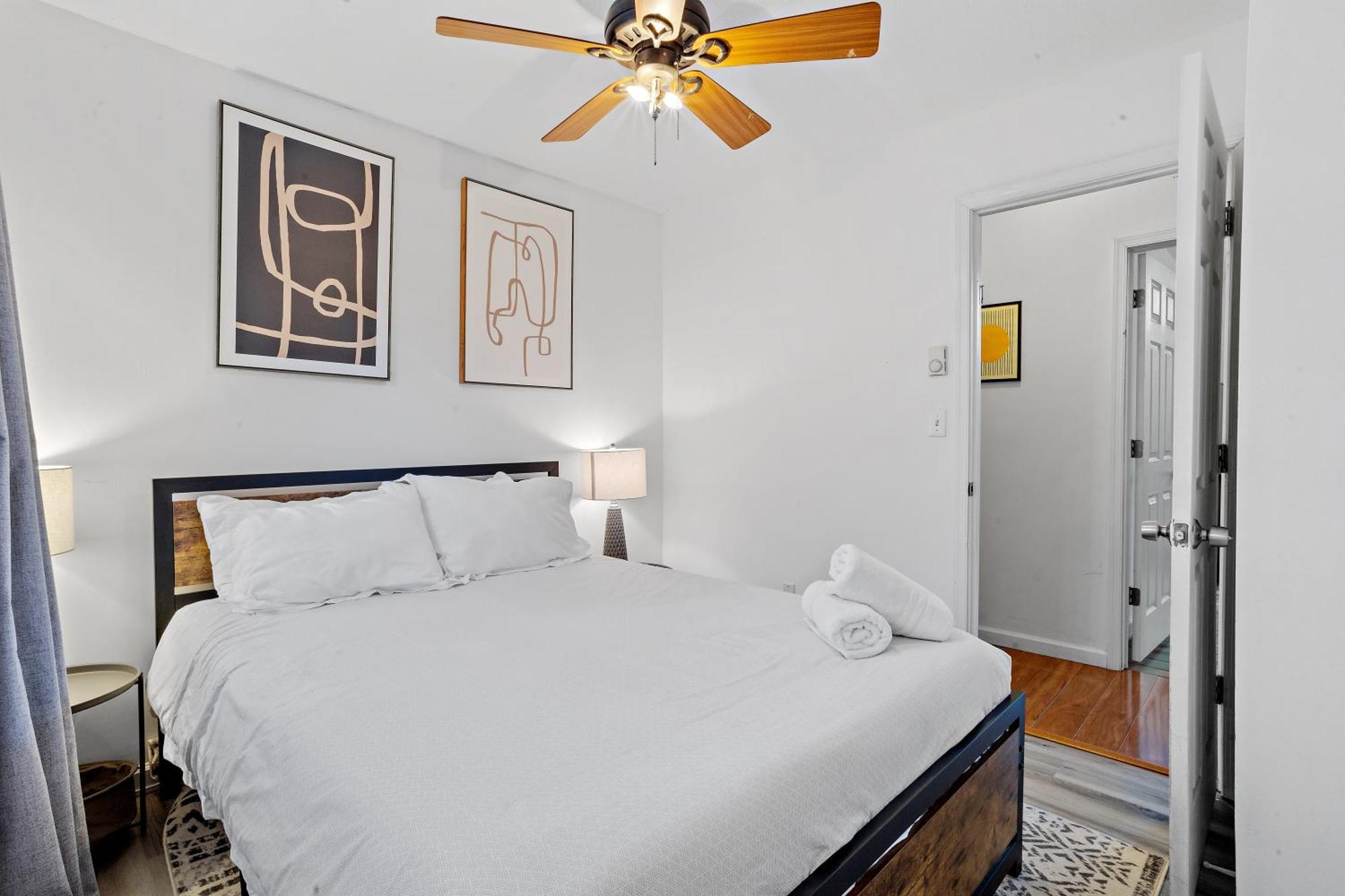 3bd 3ba Stylish & Modern Near Camelback * Long Pond