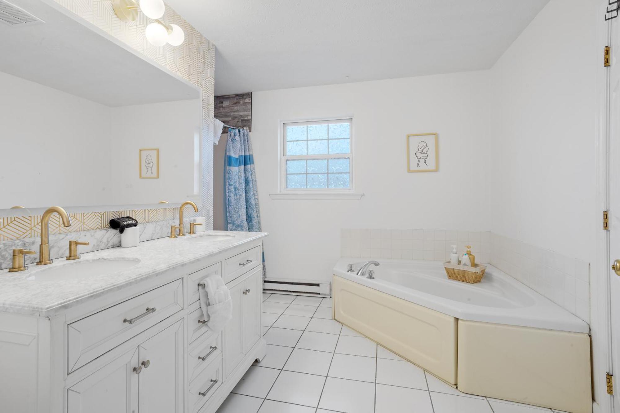 3bd 3ba Stylish & Modern Near Camelback *