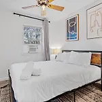 3Bd 3Ba Stylish & Modern Home Near Camelback